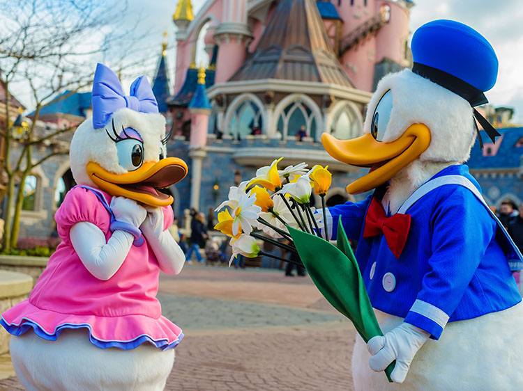 Valentijnsdag In Disneyland Paris Met Mickey Minnie Donald En Daisy
