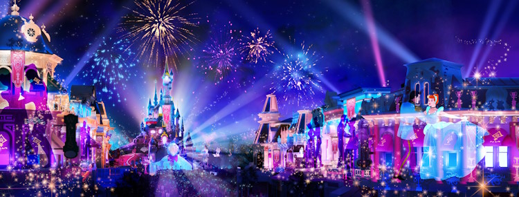 Nieuwe avondshow in Disneyland Paris met vuurwerk en drones bij het kasteel en Main Street