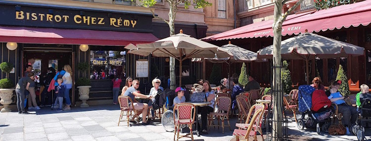 Nieuwe bars met terrassen bij Auberge de Cendrillon en Bistrot Chez Remy in Disneyland Paris