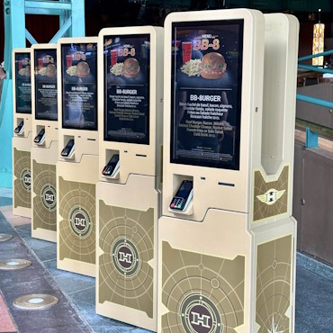 Digitale bestelzuilen in Disneyland Paris voor snelle maaltijden bij counterservice restaurants