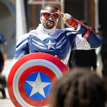 Sam Wilson als Captain America komt naar Disneyland Paris bij Avengers Campus